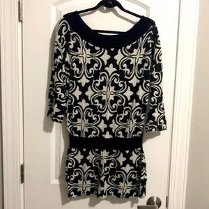 B/W Tunic scooped neck or off the shoulder NWOT
